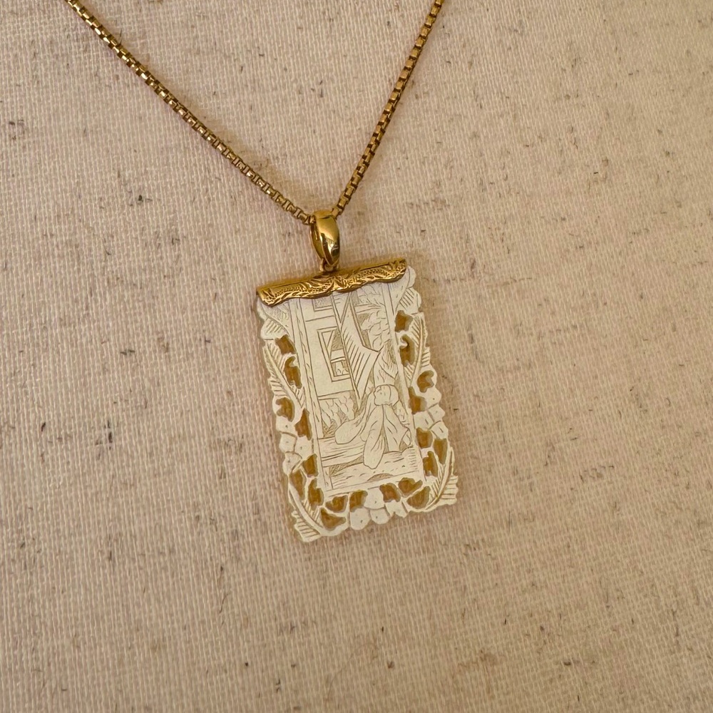 NA HOKU Mother of Pearl Gaming Counter 14k Pendant